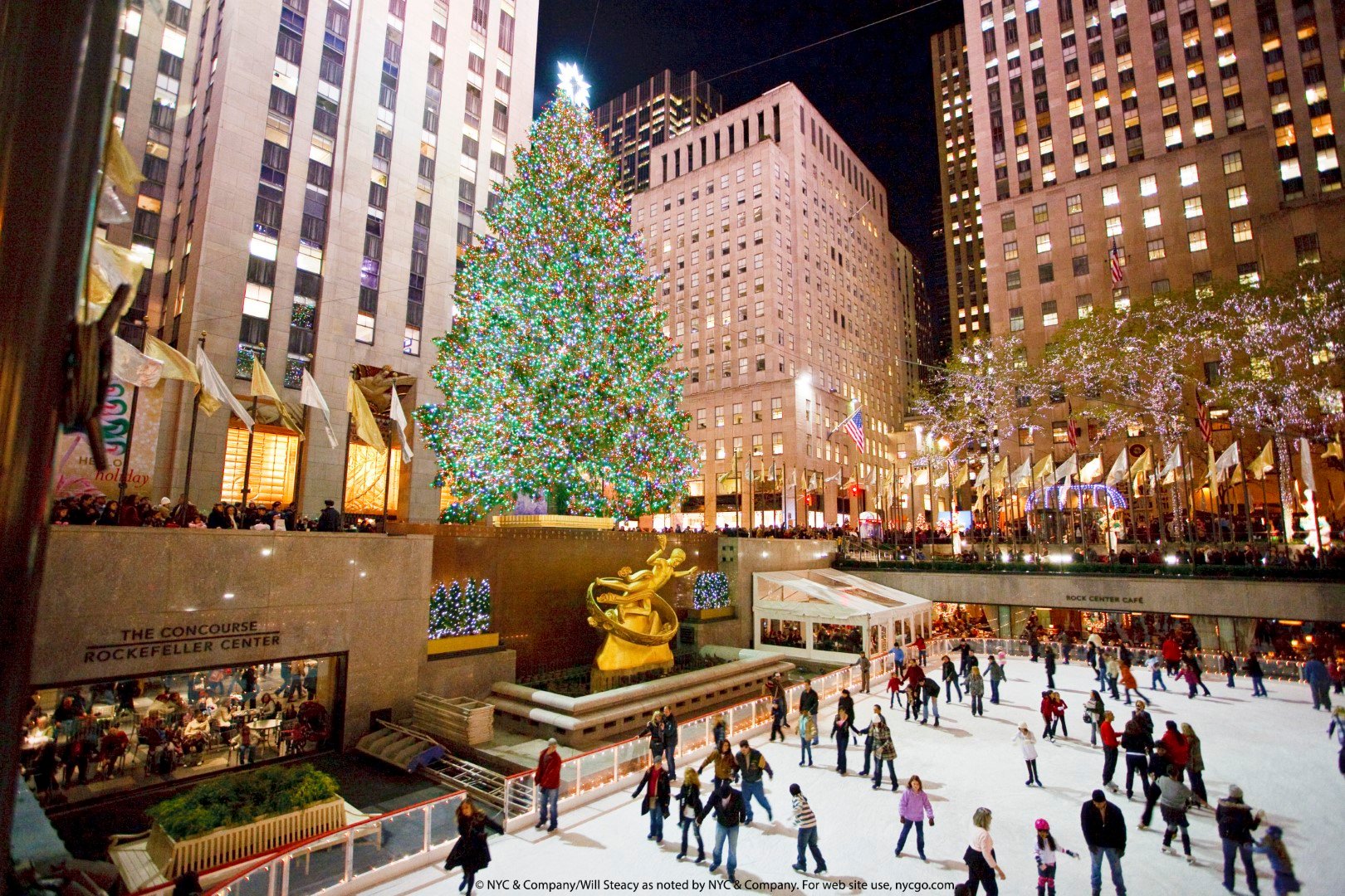 Rockefeller Christmas tree 2021 illuminated