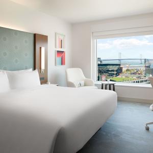 premier king room ball park view